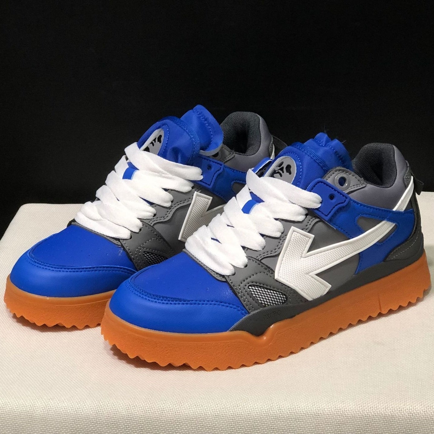 Off-White Arrow Logo Leather Sneakers #39