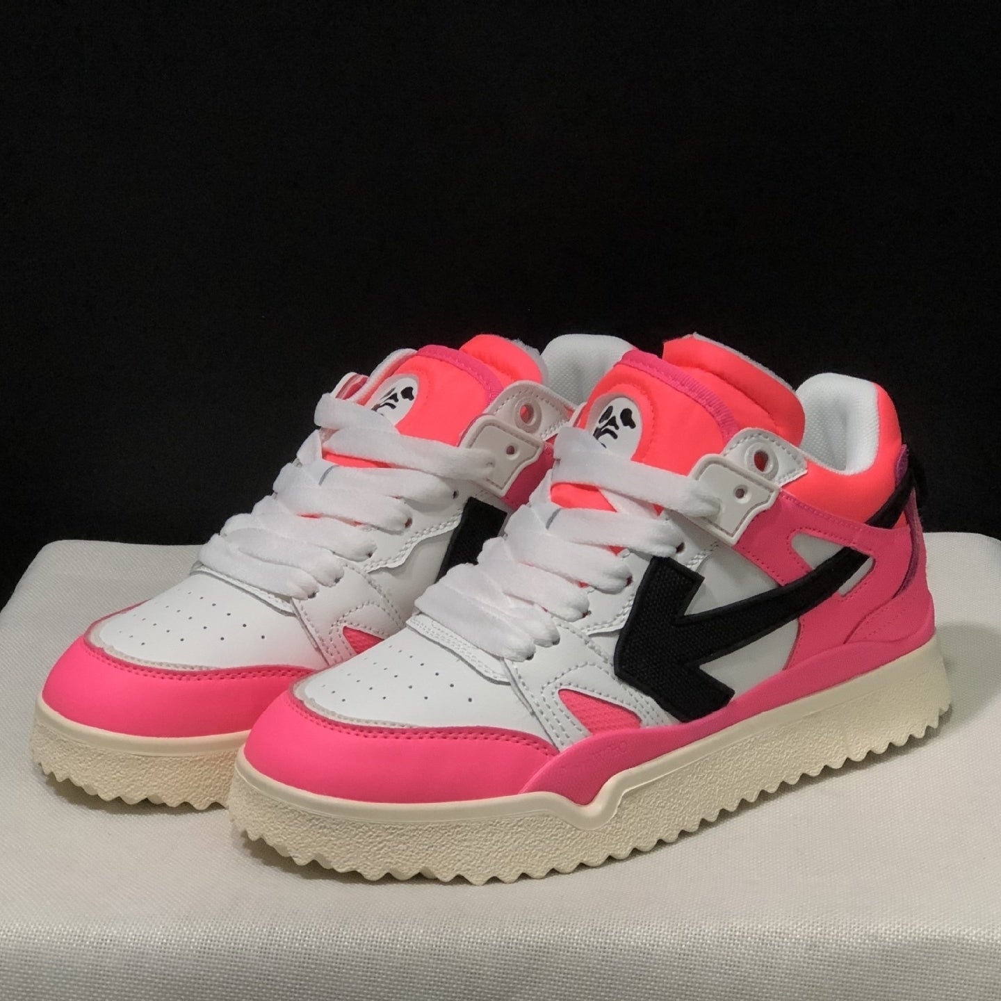 OFF-Whlte Arrow Logo Leather Sneakers #40