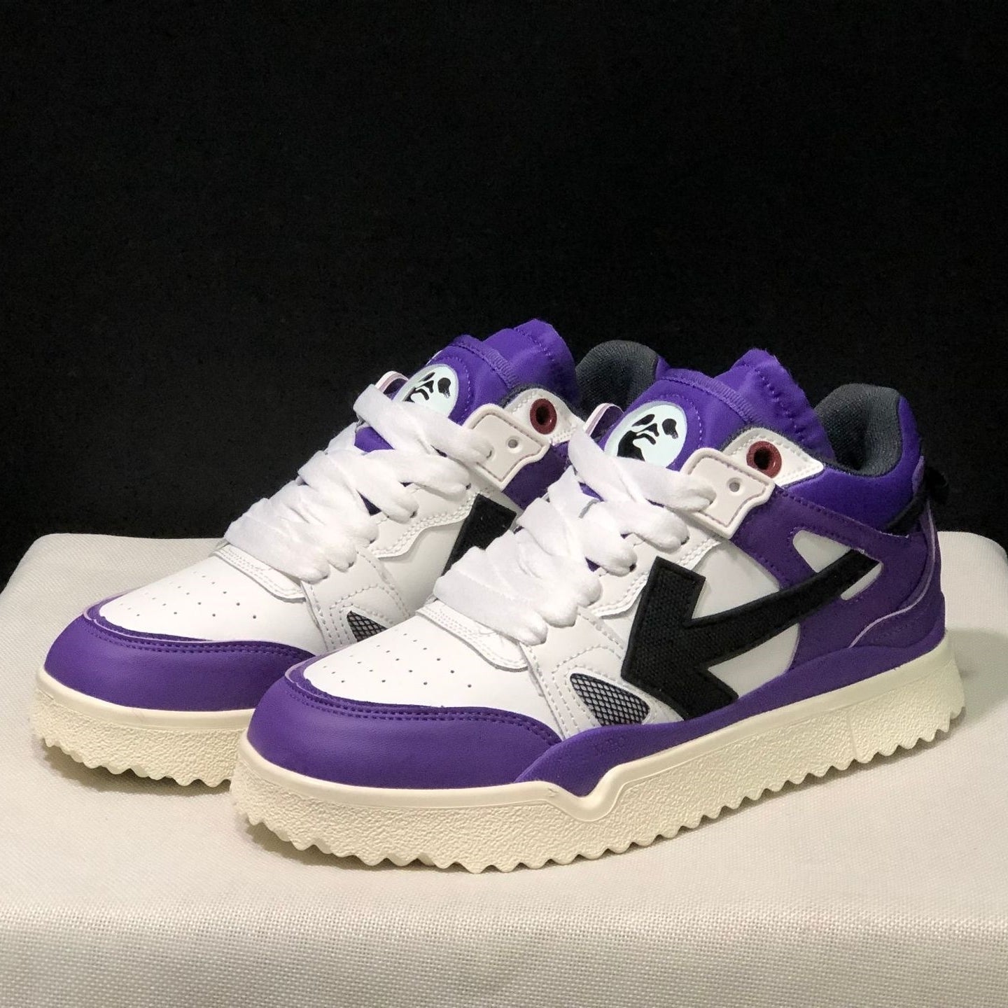 Off-White Arrow Logo Leather Sneakers #40