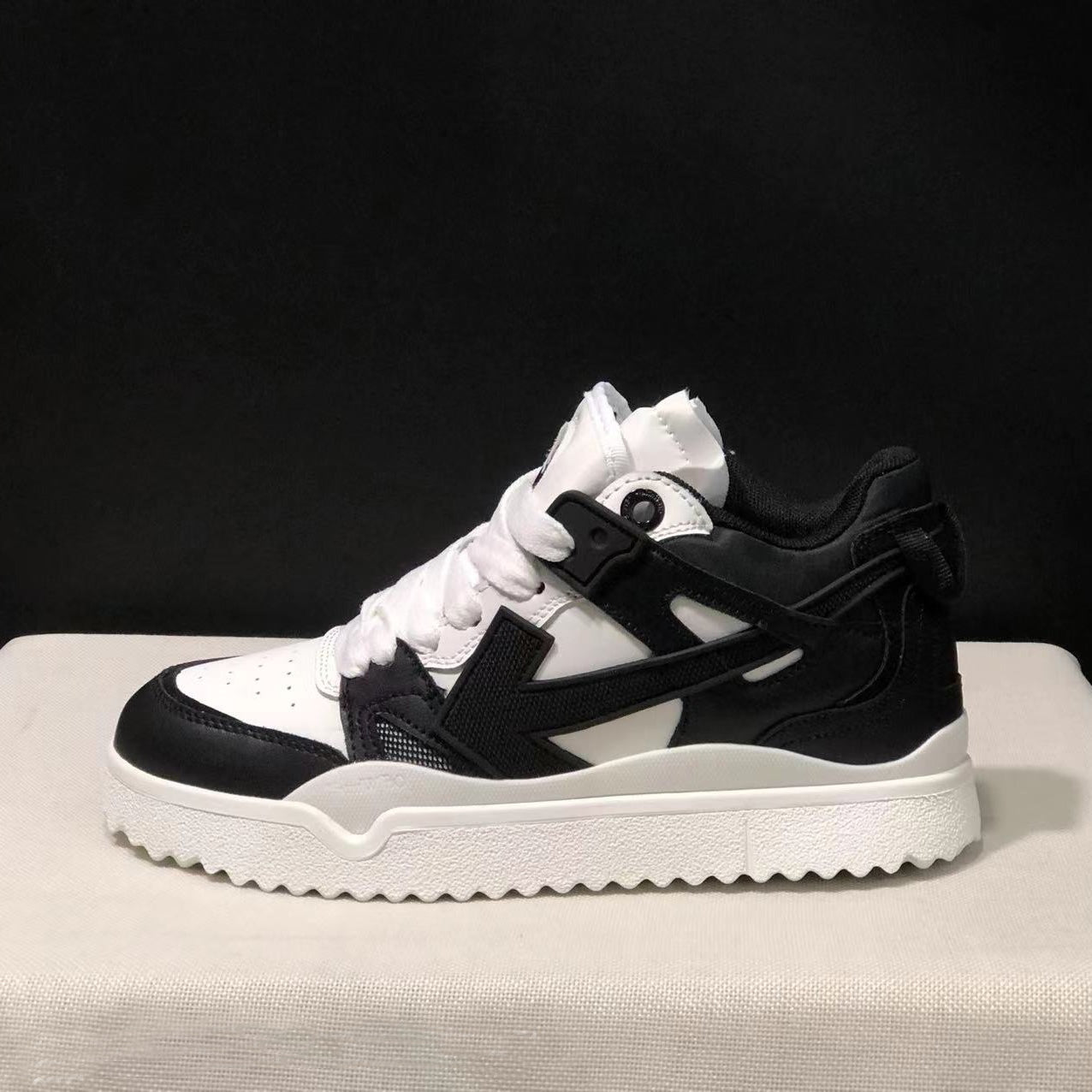 OFF-Whlte Arrow Logo Leather Sneakers #40